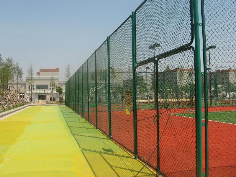 河北省体育场围栏网的选购原则与安装注意事项