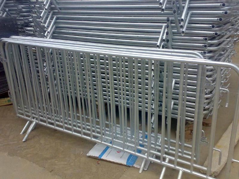 天津安达公司铁马护栏的安装效果